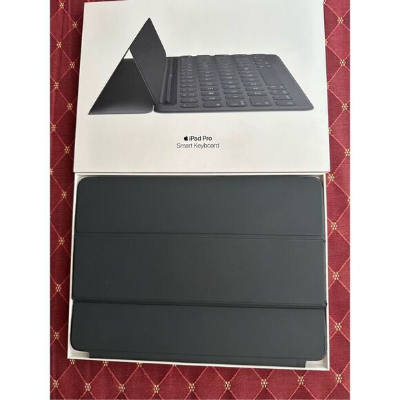 iPad Pro Smart Keyboard 10.5 in Model A1829 MPTL2LL/A Black Case - Picture 2 of 4